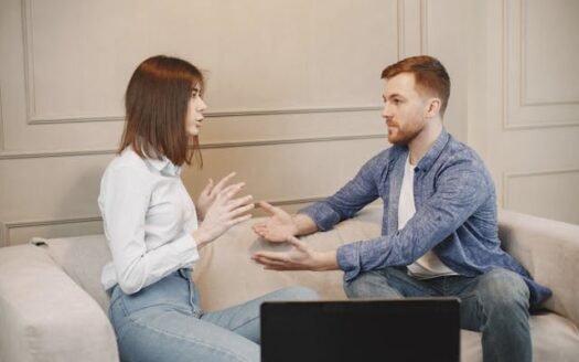 Dlaczego Włosi mówią głośno – i co to znaczy w komunikacji