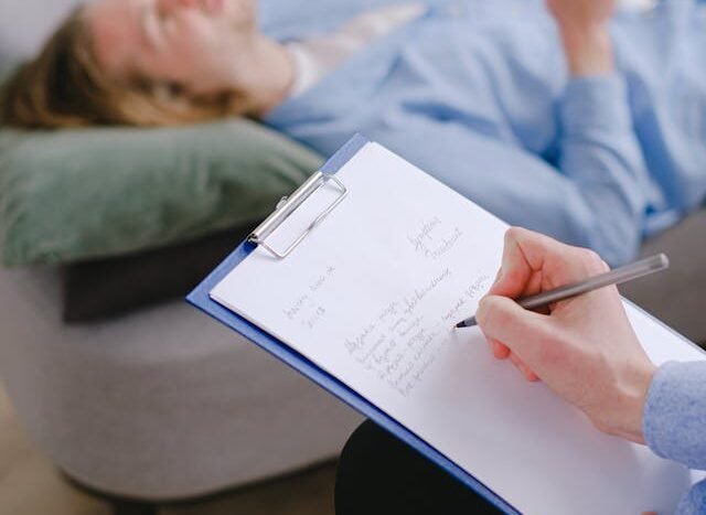 Psycholog i psychiatra we Włoszech – jak uzyskać pomoc